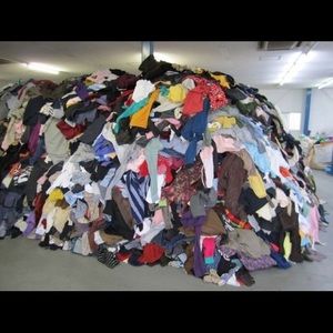 Women’s clothing sizes 00-5 with purses and shoes